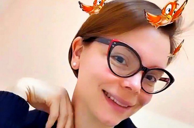 Молодая жена Евгения Петросяна покрасила волосы «под Елену Степаненко»